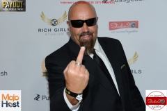 6853