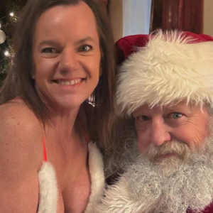 Ms. Amanda Celebrates the Season With Christmas Eve Release, “Santa’s Treat”